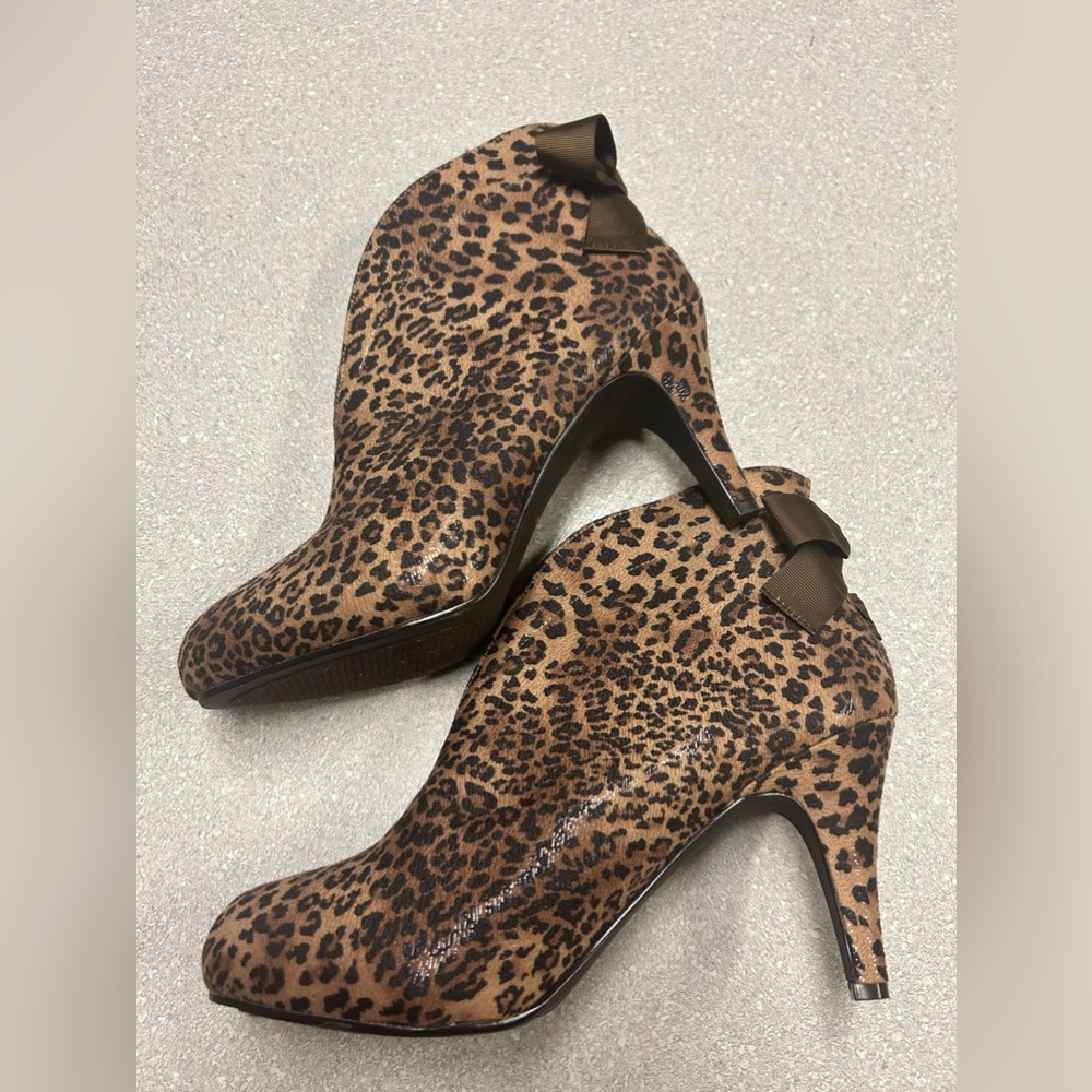 Impo 9.5 women’s cheetah print booties NWOT